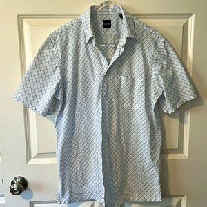 Slates (Dockers Brand) Men’s Medium White/Blue Square Pattern with front pocket.